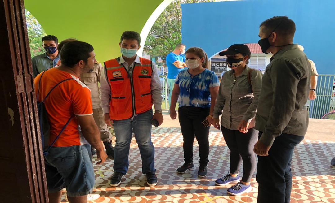 Gladson Cameli antecipa e visita a cidade de Tarauacá nesta terça para ver de perto situação da enchente